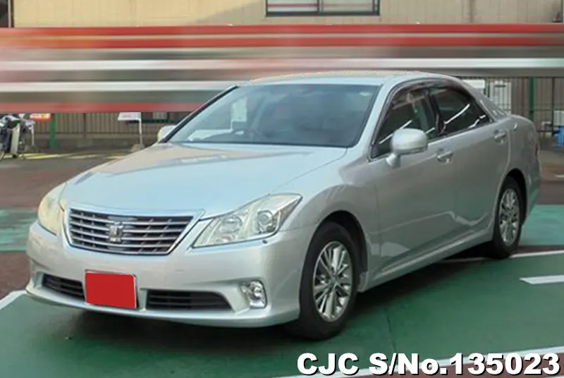 Toyota Crown in Silver for Sale Image 3