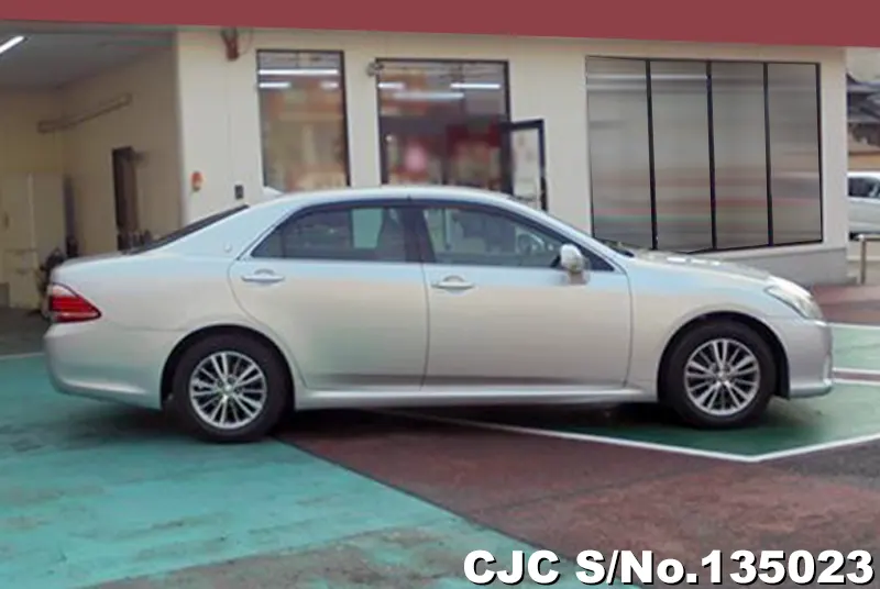 Toyota Crown in Silver for Sale Image 6