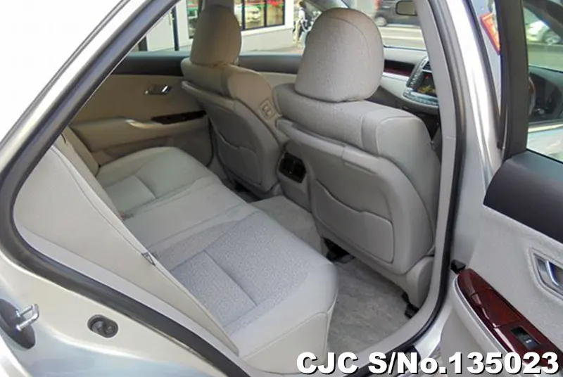 Toyota Crown in Silver for Sale Image 11