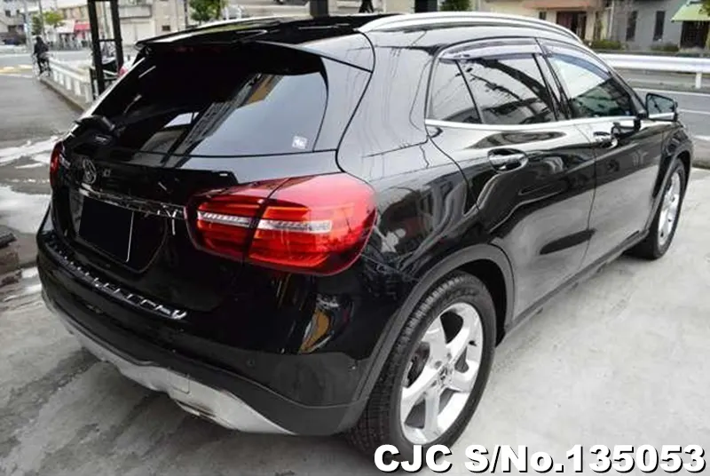 Mercedes Benz GLA Class in Black for Sale Image 2