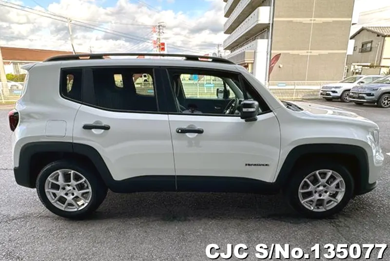 Chrysler Jeep Renegade in White for Sale Image 3