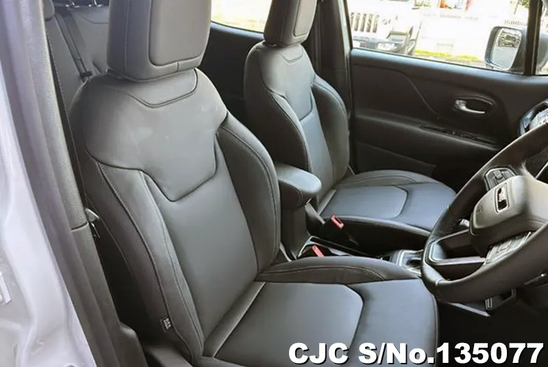 Chrysler Jeep Renegade in White for Sale Image 9