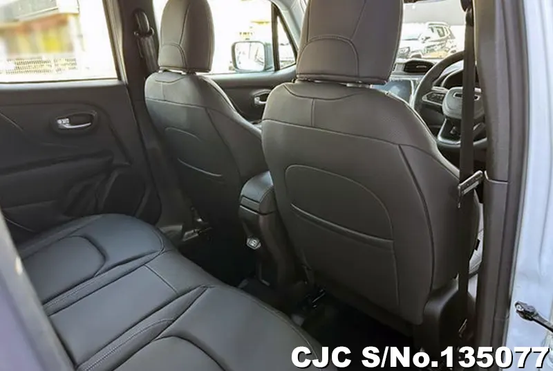 Chrysler Jeep Renegade in White for Sale Image 11