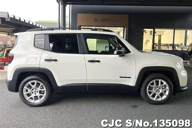 Chrysler Jeep Renegade in White for Sale Image 3