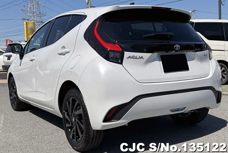 Toyota Aqua in White for Sale Image 1