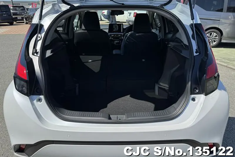 Toyota Aqua in White for Sale Image 8
