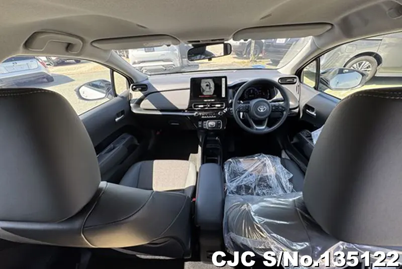 Toyota Aqua in White for Sale Image 9