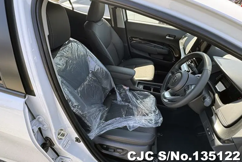 Toyota Aqua in White for Sale Image 12