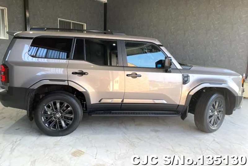 Toyota Land Cruiser 250 in Gray for Sale Image 6