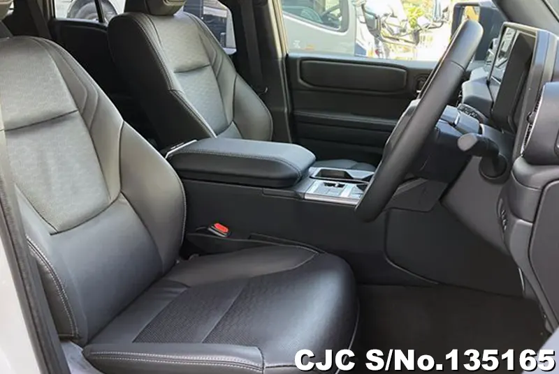 Toyota Land Cruiser 250 in White for Sale Image 8