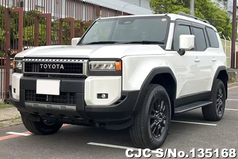Toyota Land Cruiser 250 in White for Sale Image 3
