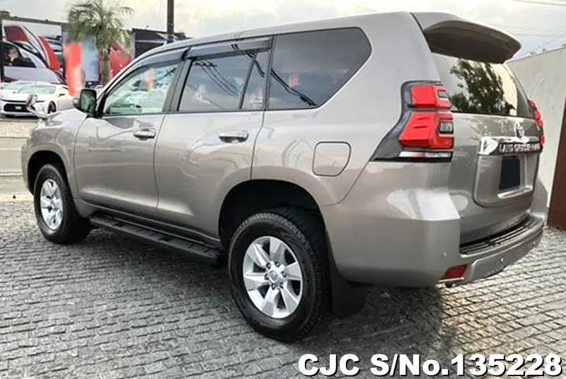 Toyota Land Cruiser Prado in Brown for Sale Image 1