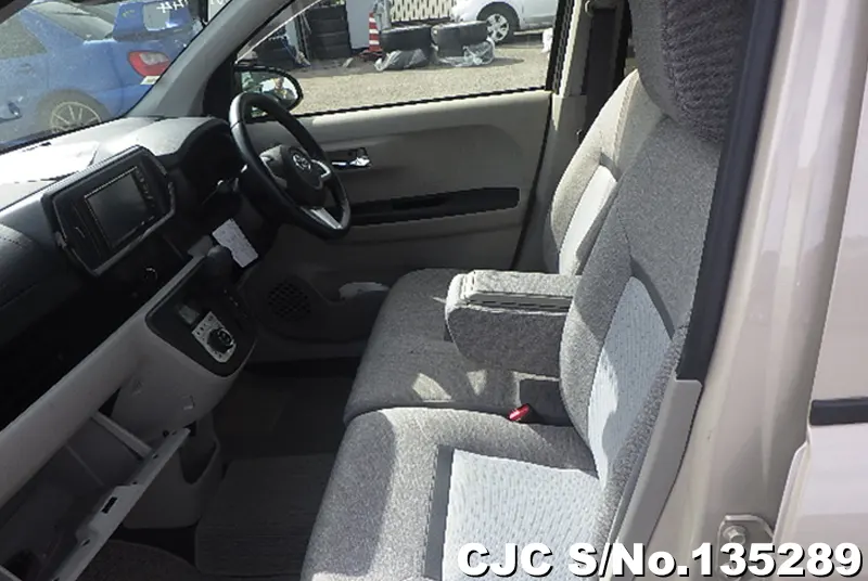 Toyota Passo in Beige for Sale Image 10