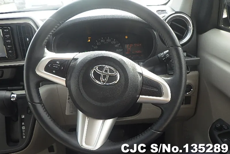 Toyota Passo in Beige for Sale Image 13