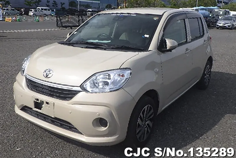 Toyota Passo in Beige for Sale Image 2