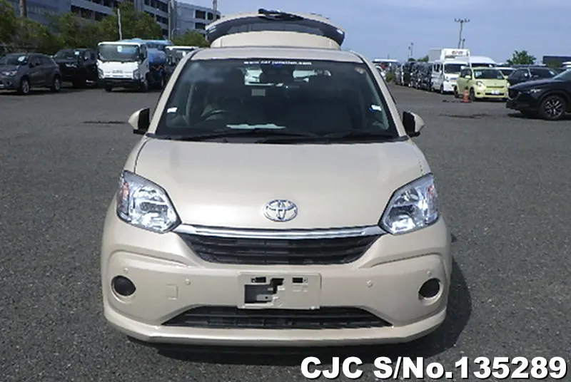 Toyota Passo in Beige for Sale Image 3