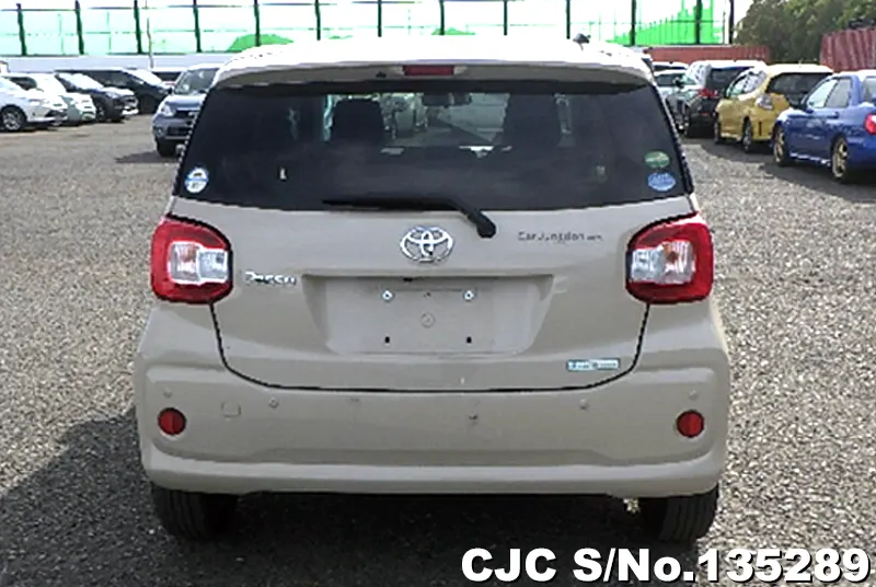 Toyota Passo in Beige for Sale Image 4