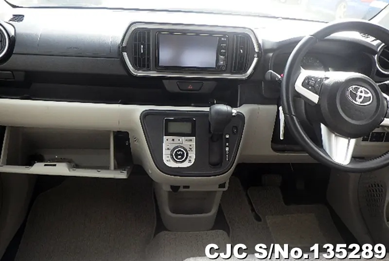 Toyota Passo in Beige for Sale Image 8