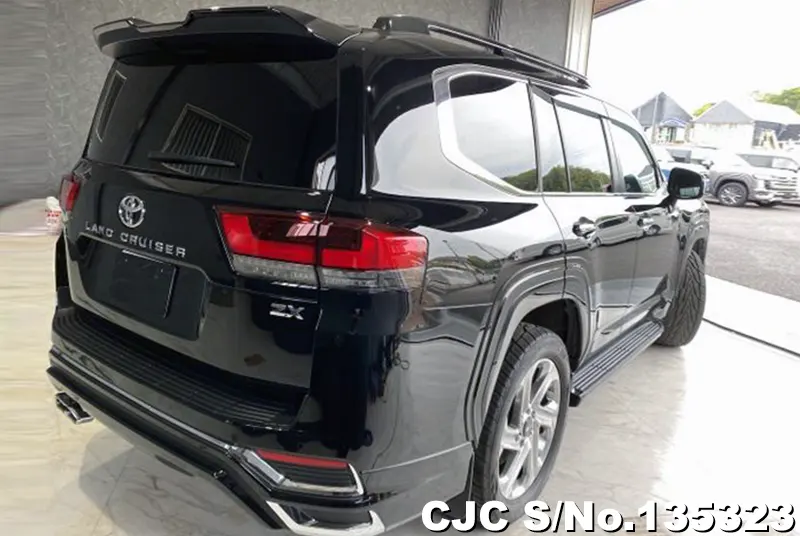 Toyota Land Cruiser in Black for Sale Image 2