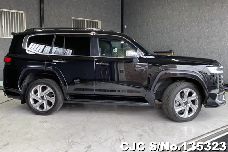 Toyota Land Cruiser in Black for Sale Image 6