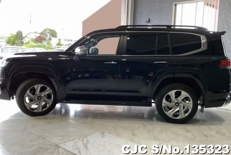 Toyota Land Cruiser in Black for Sale Image 7