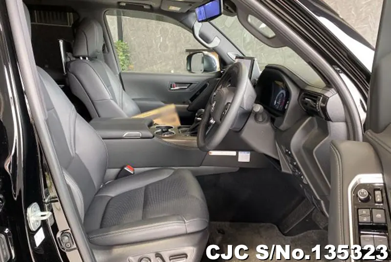 Toyota Land Cruiser in Black for Sale Image 9