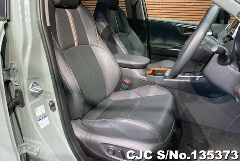 Toyota Rav4 in Green for Sale Image 5