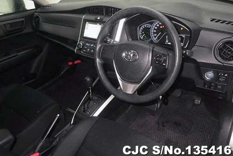 Toyota Corolla Fielder in Silver for Sale Image 2
