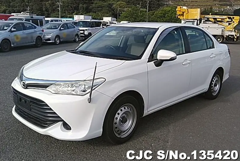 Toyota Corolla Axio in White for Sale Image 3