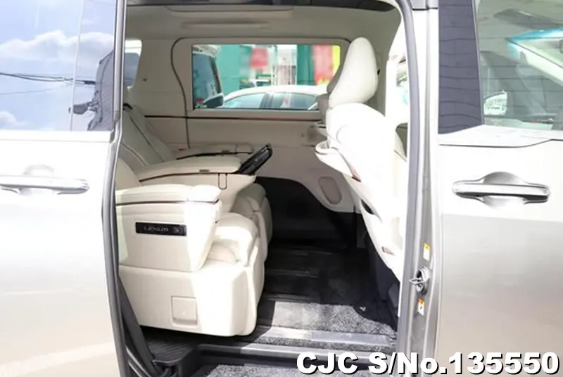 Lexus LM500h in Gray for Sale Image 11