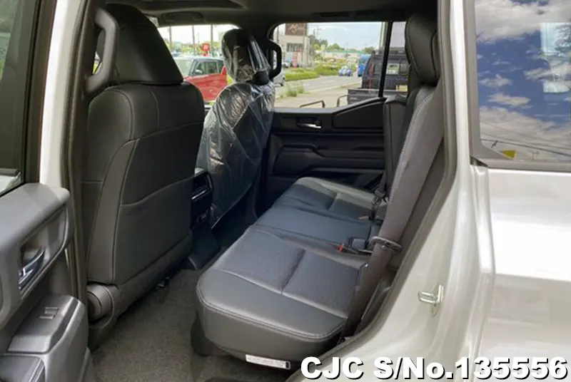 Toyota Land Cruiser 250 in Pearl for Sale Image 13