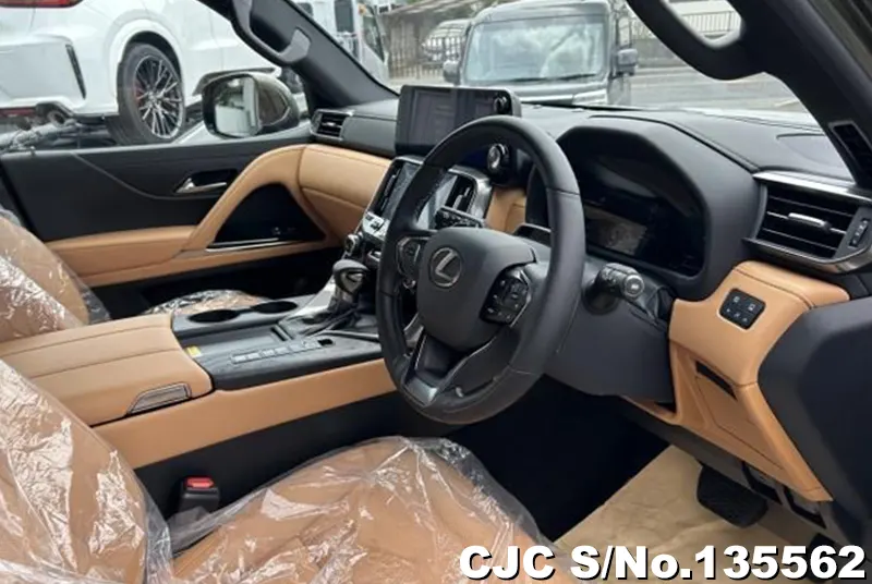 Lexus LX 600 in Green for Sale Image 4