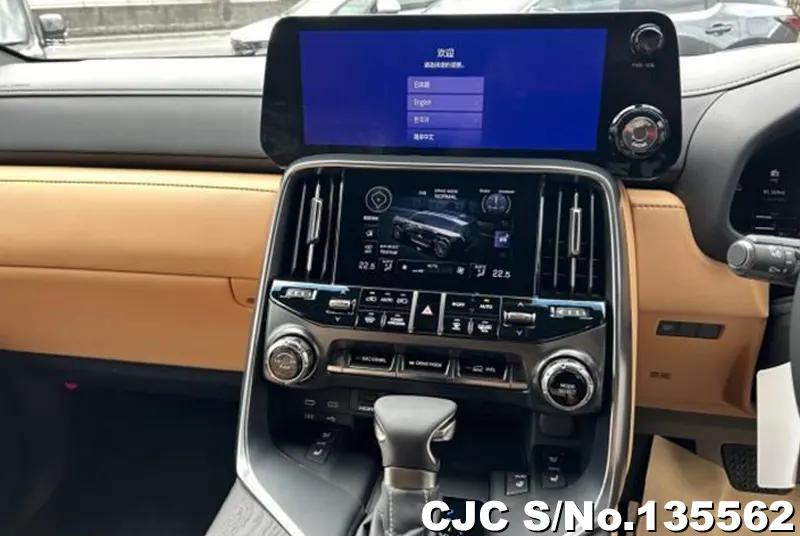 Lexus LX 600 in Green for Sale Image 8