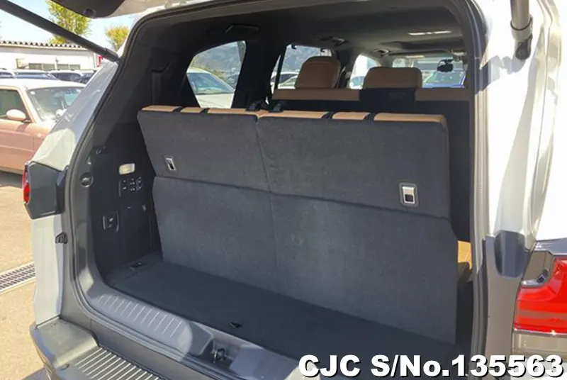 Lexus LX 600 in Pearl for Sale Image 6
