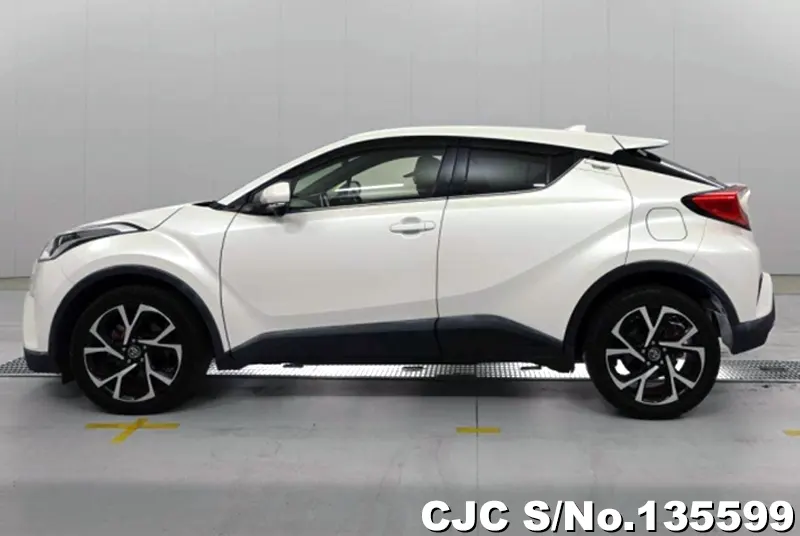 Toyota C-HR in White for Sale Image 7