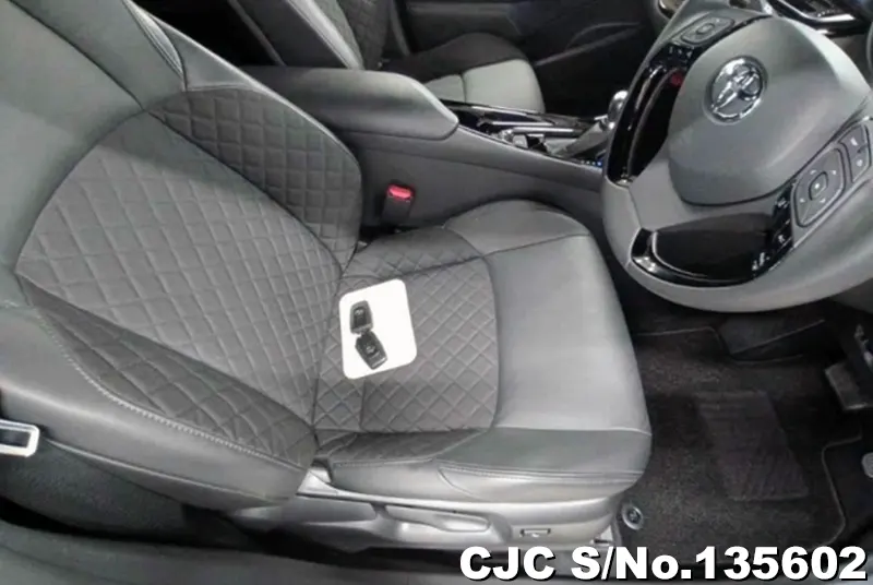 Toyota C-HR in Black for Sale Image 9