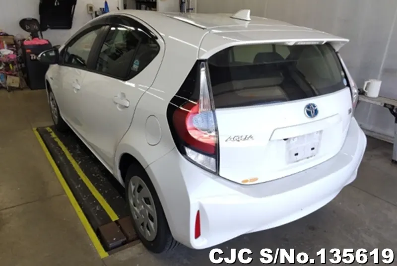 Toyota Aqua in White for Sale Image 1