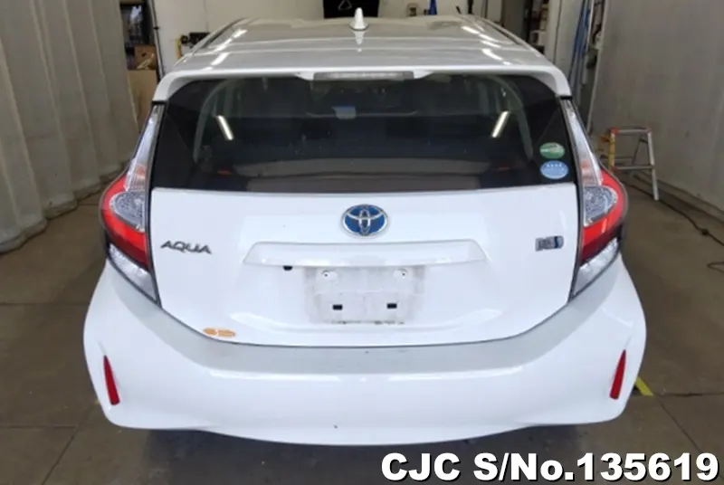 Toyota Aqua in White for Sale Image 4