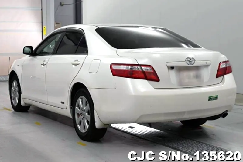 Toyota Camry in White for Sale Image 1