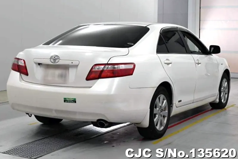 Toyota Camry in White for Sale Image 2