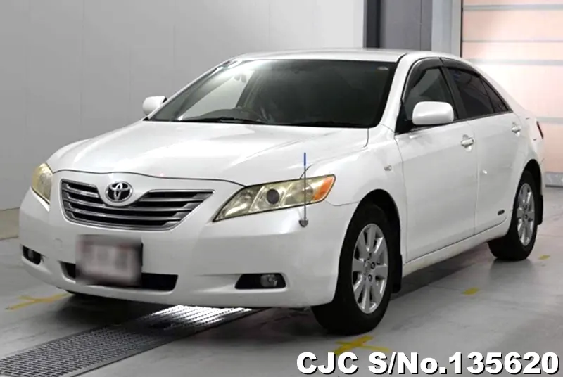 Toyota Camry in White for Sale Image 3