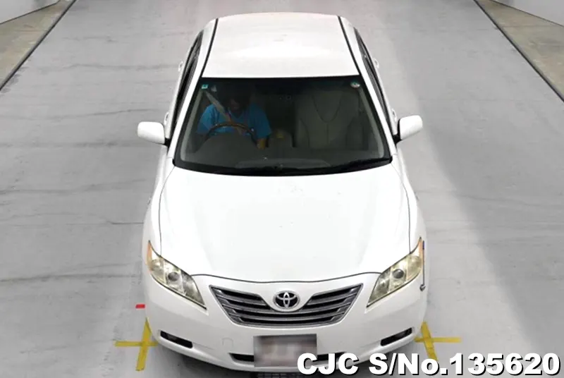 Toyota Camry in White for Sale Image 4