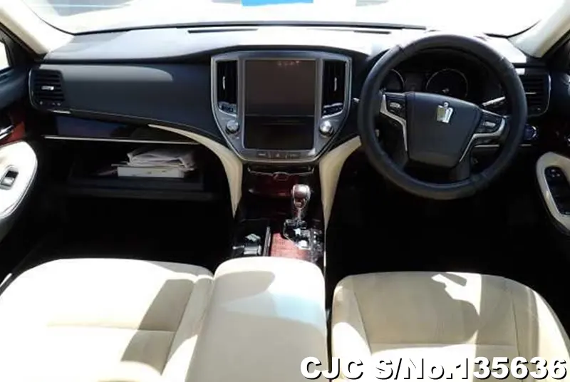 Toyota Crown in Black for Sale Image 2