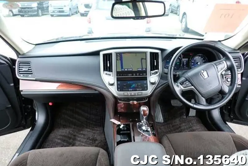 Toyota Crown in Black for Sale Image 2