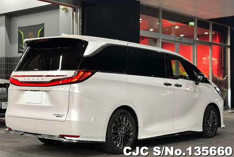 Lexus LM500h in White for Sale Image 2