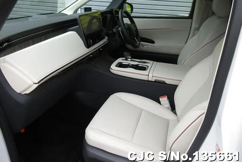 Lexus LM500h in Pearl for Sale Image 10