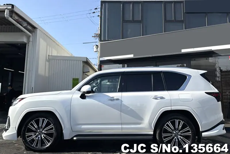 Lexus LX 600 in Pearl for Sale Image 7