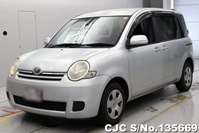Toyota Sienta in Silver for Sale Image 3