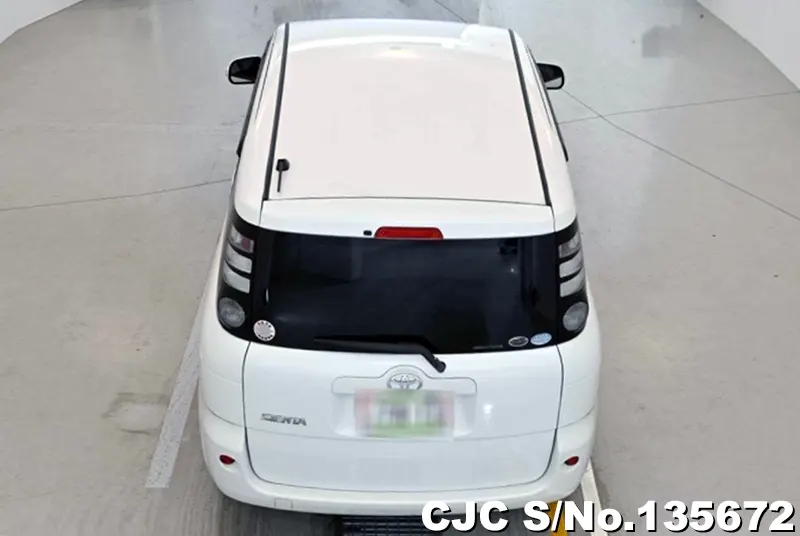 Toyota Sienta in White for Sale Image 5