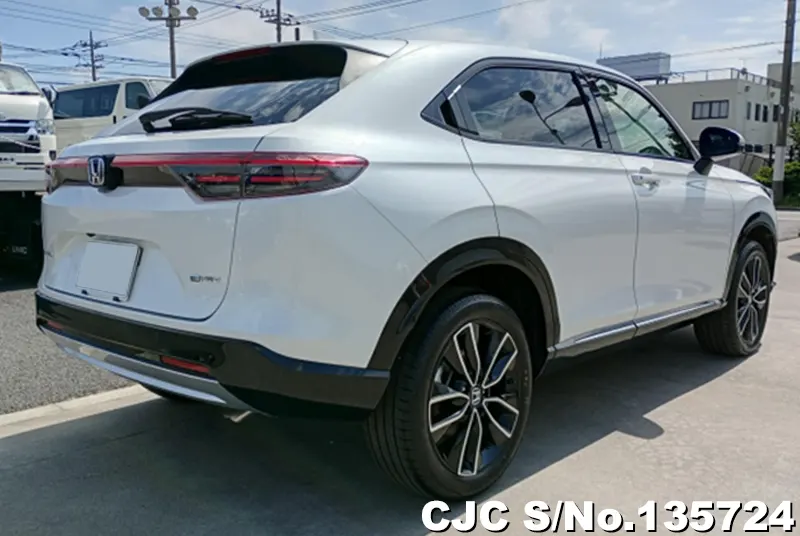 Honda Vezel in White for Sale Image 1